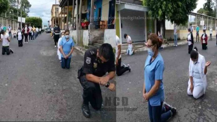 Médicos oran juntos en El Salvador  