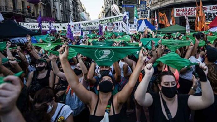 Senado de Argentina aprueba proyecto de ley que legaliza el aborto