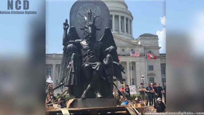 Templo satánico construyó una estatua del diablo