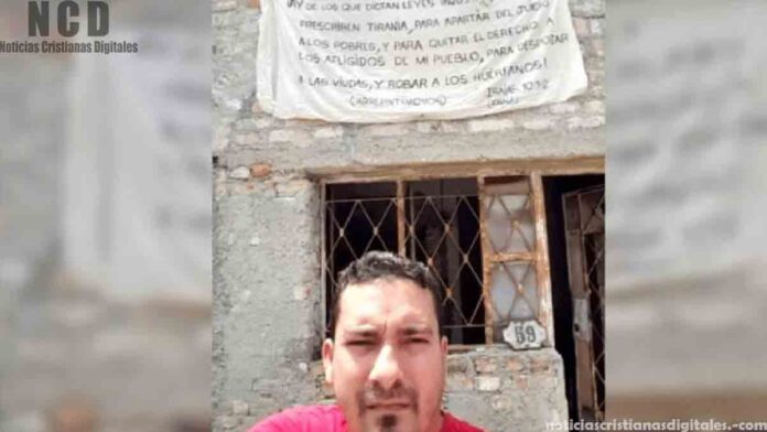 Pastor cubano es arrestado por colocar un versículo de Isaías en su casa