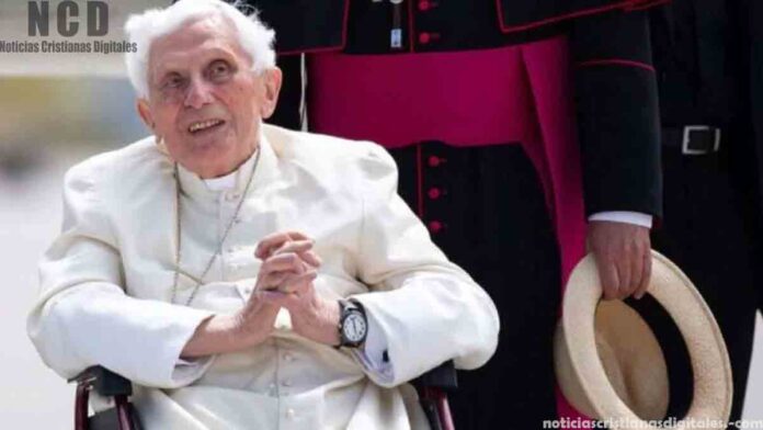 Papa Benedicto XVI habría encubierto a capellán que abusó de niños